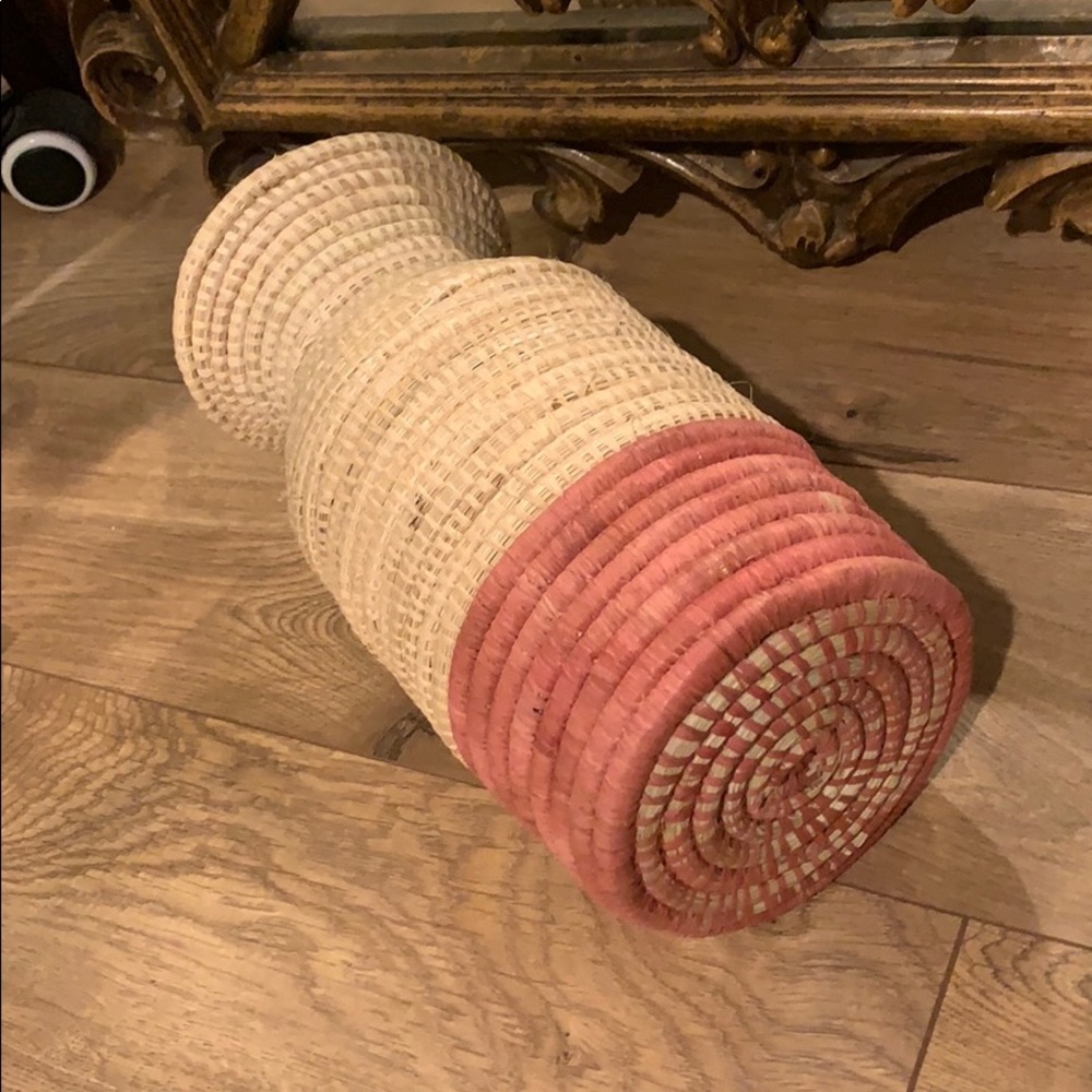Woven rattan dual color bohemian boho vase - Picture 2 of 4